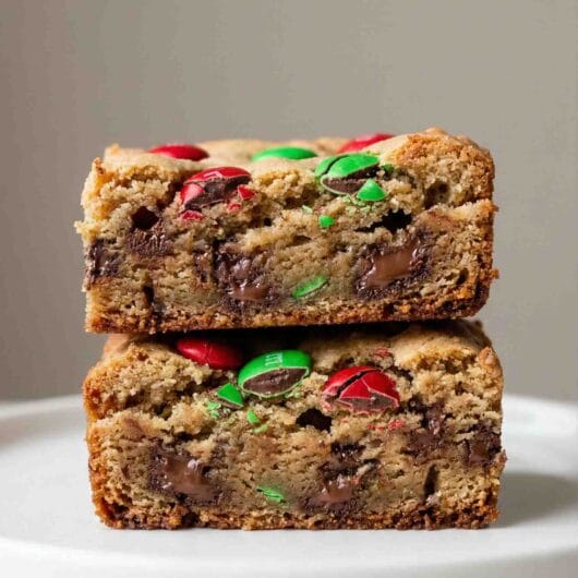 Christmas M&M Cookie Bars