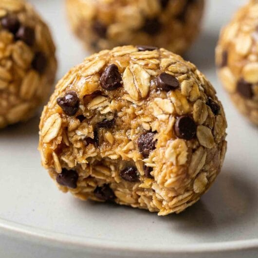 No-Bake Energy Bites (Oatmeal & Honey)